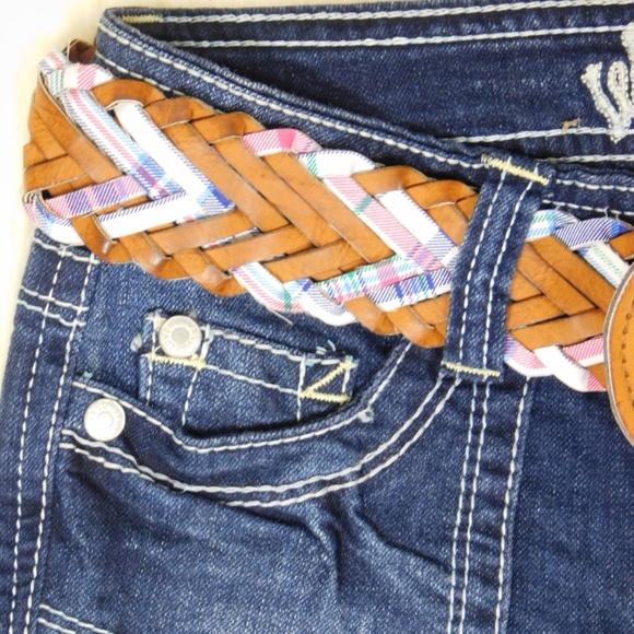 Wallflower Blue Jean Midi Shorts with Belt Size 0 Distressed Low Rise Cuffed NWT - Picture 4 of 7